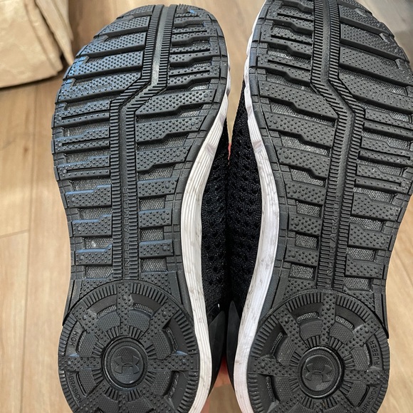 Under Armour HOVR Women’s Size 7.5 (brand new with box) - Picture 6 of 7